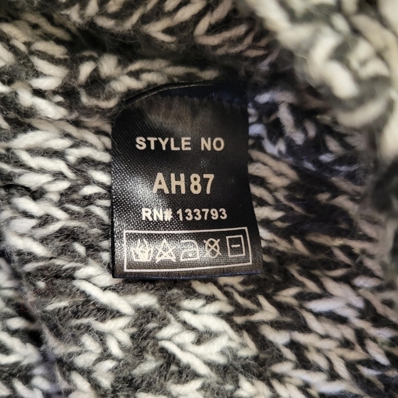 Tobi Black & White Loop Knit Zip Up Cardigan Sweater - Picture 6 of 7